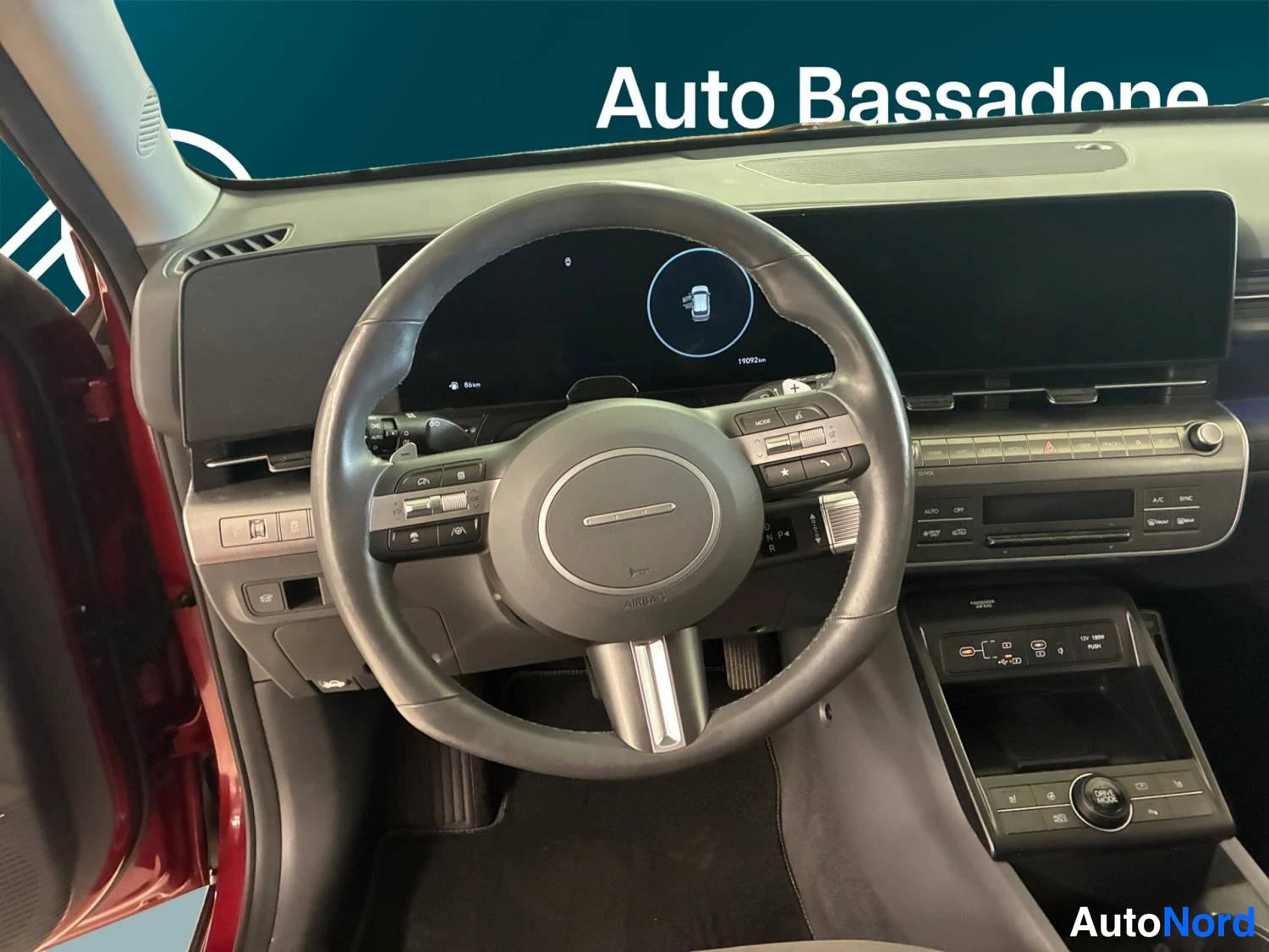 Punainen Hyundai Kona 2023, kuva 13