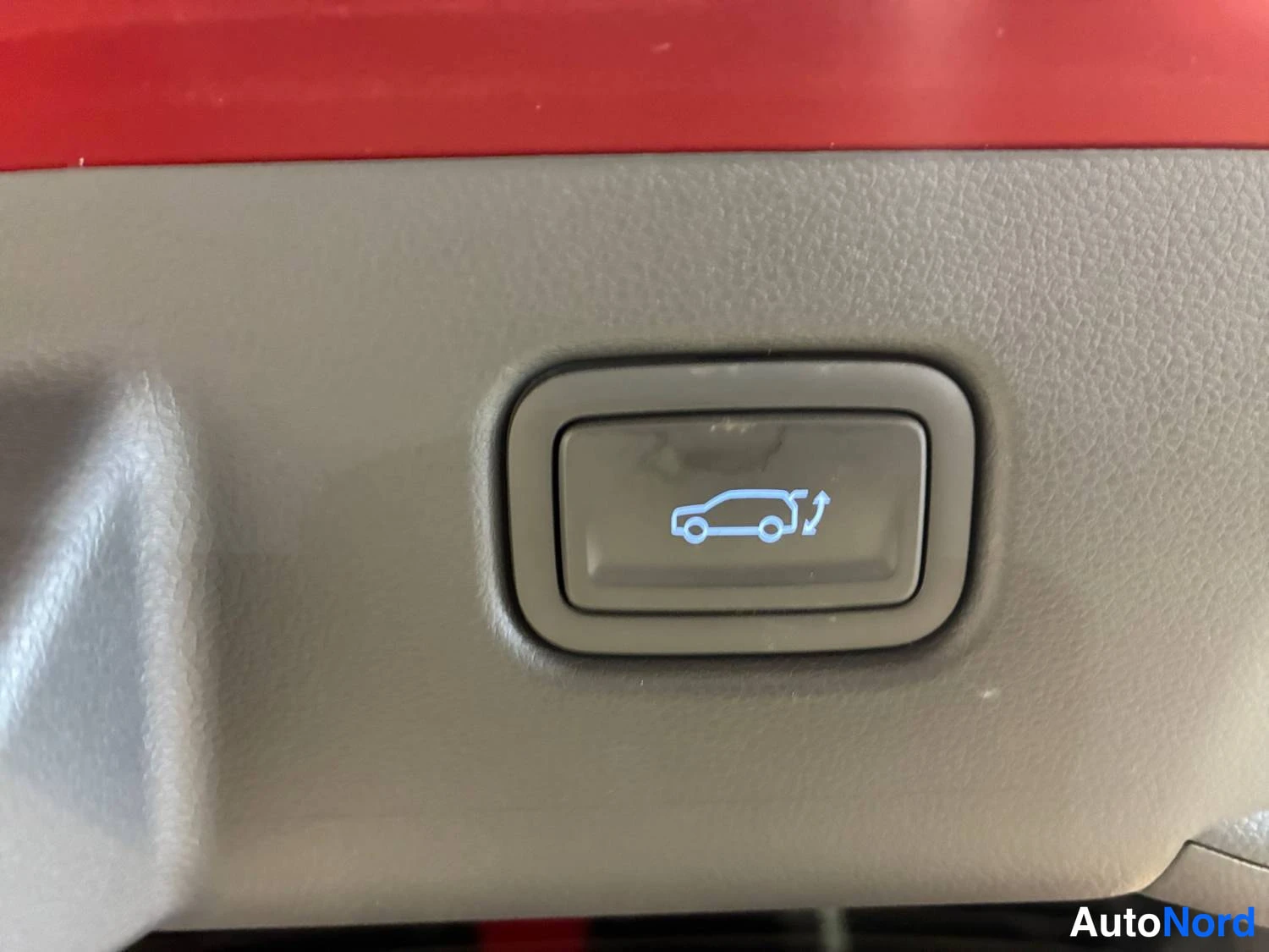 Punainen Hyundai Kona 2023, kuva 18