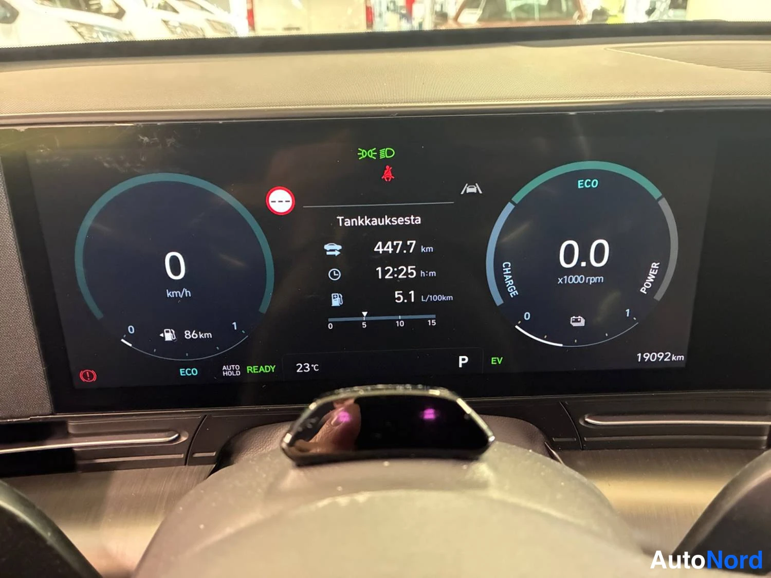 Punainen Hyundai Kona 2023, kuva 31