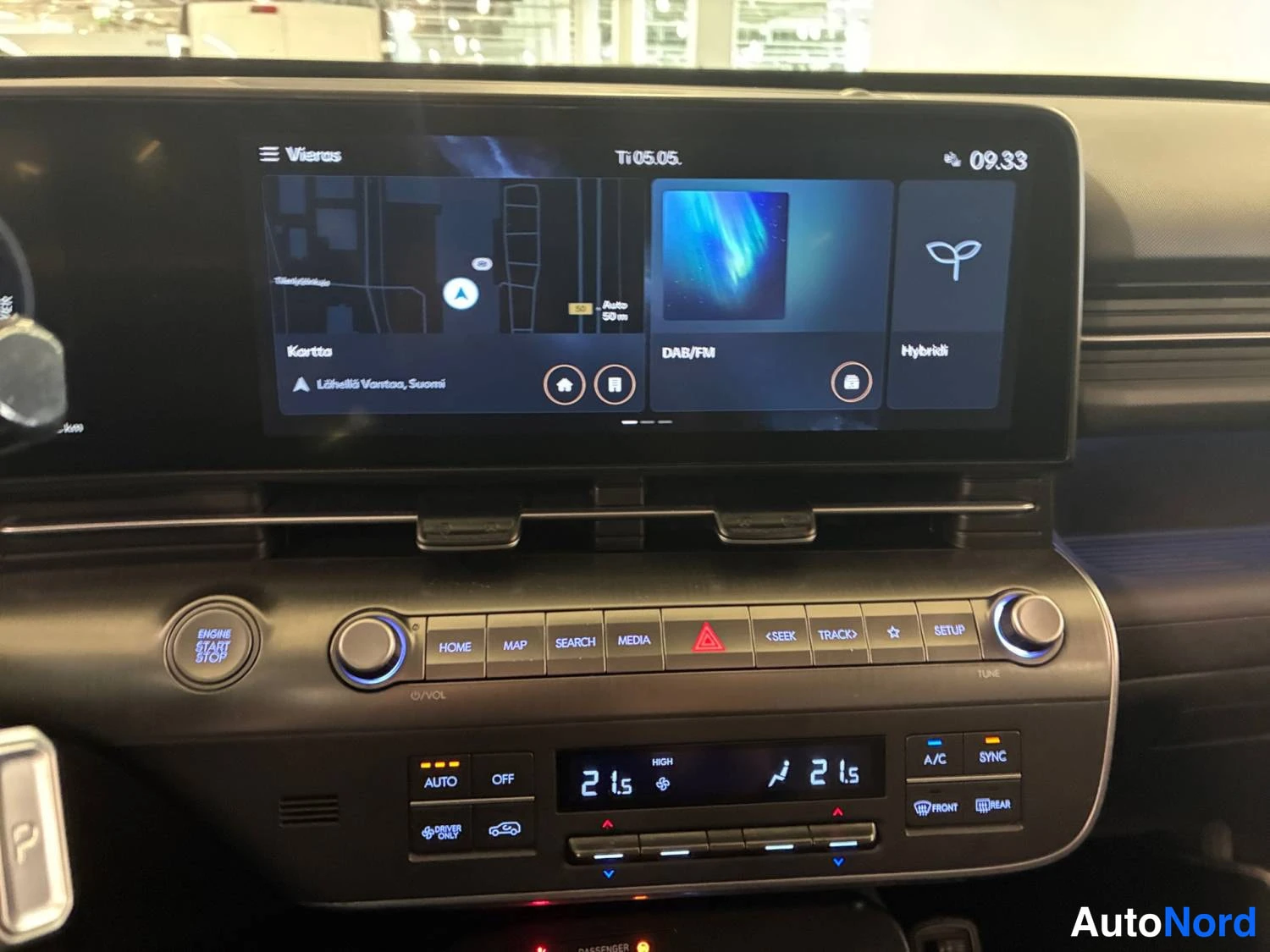 Punainen Hyundai Kona 2023, kuva 23