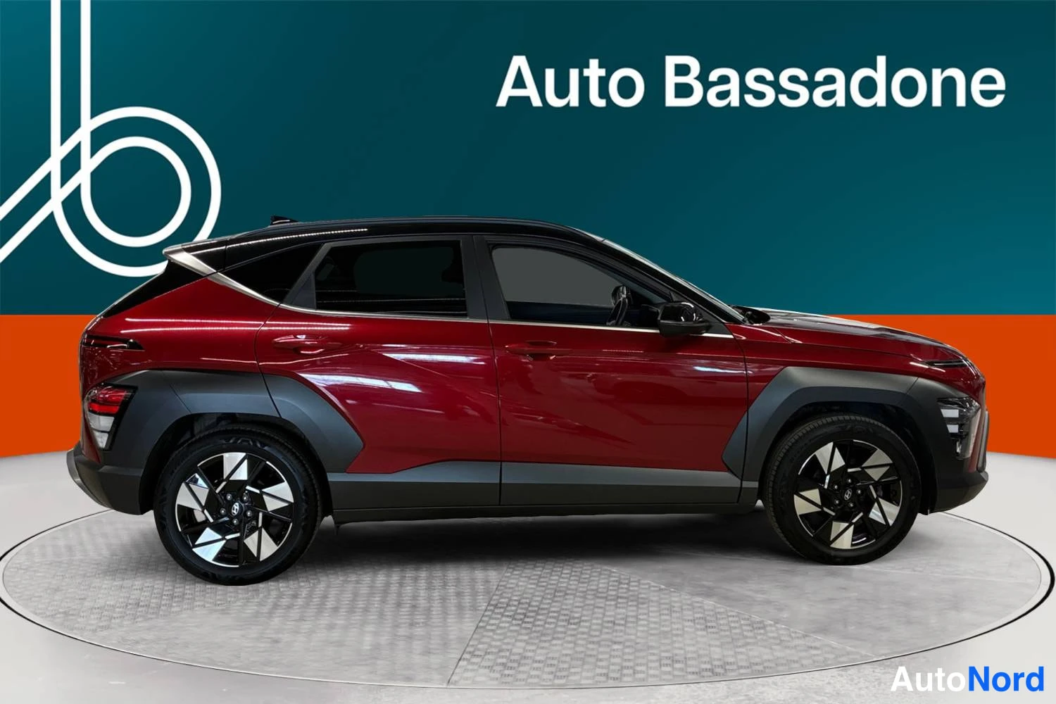 Punainen Hyundai Kona 2023, sivulta, kuva 6