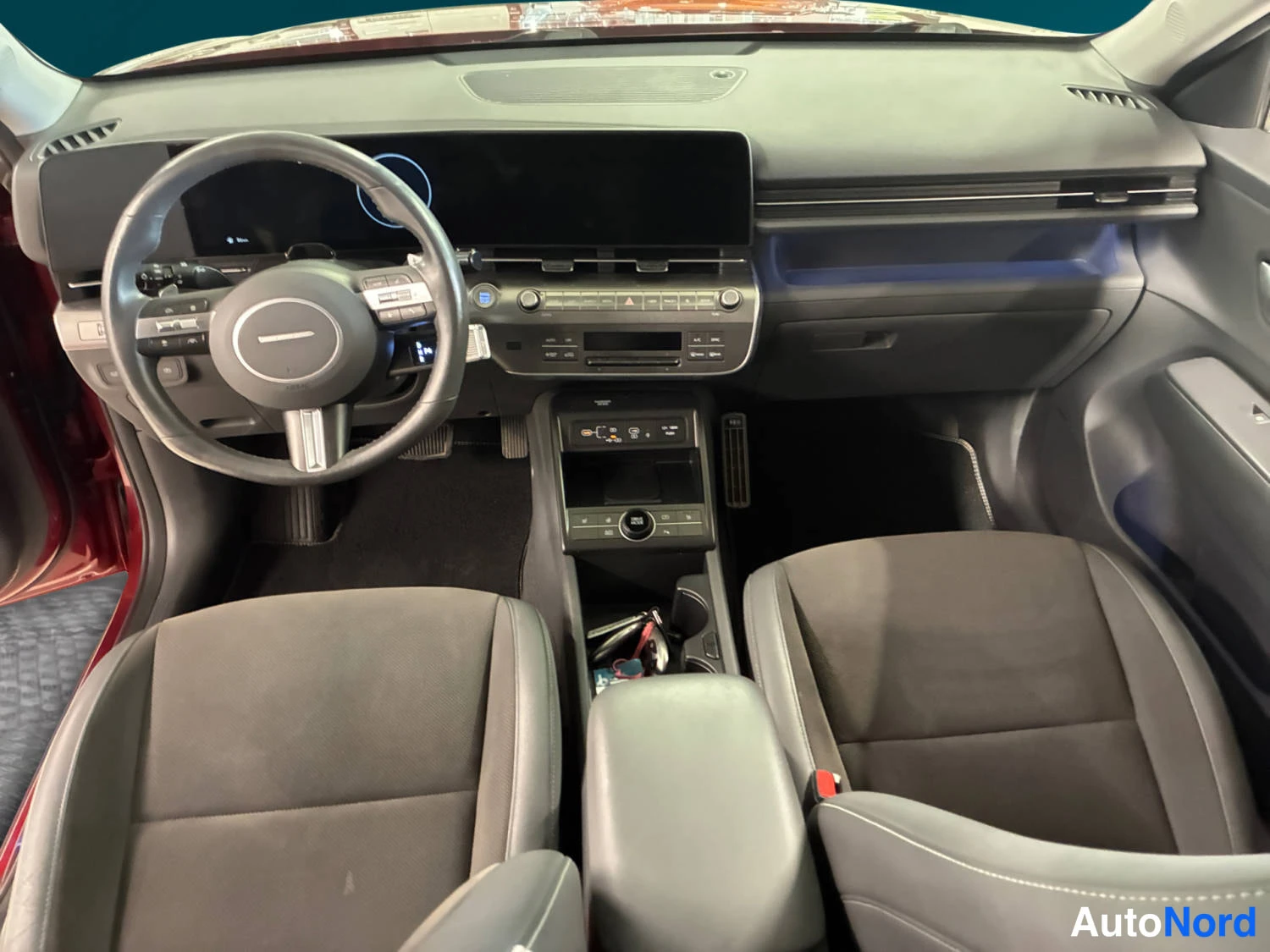 Punainen Hyundai Kona 2023, kuva 11