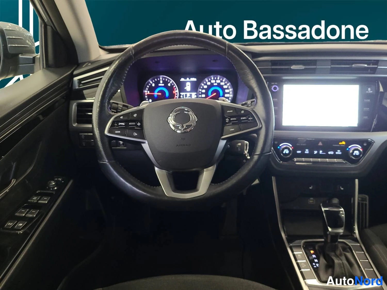 Harmaa SsangYong Korando 2020, kuva 24