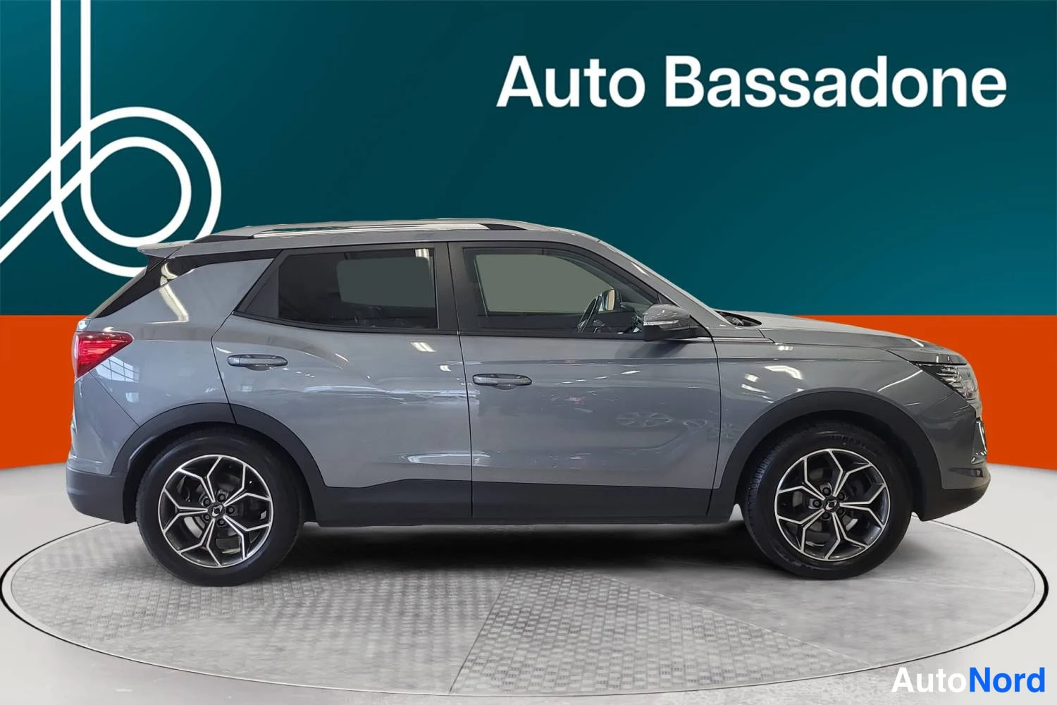 Harmaa SsangYong Korando 2020, sivulta, kuva 4