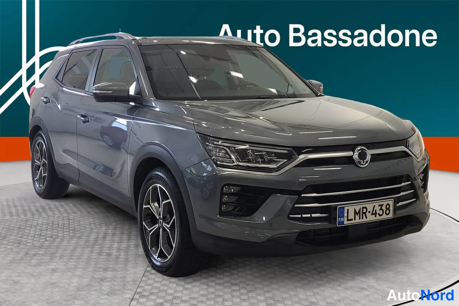 Harmaa SsangYong Korando 2020, etuviisto, keula oikealle, kuva 2