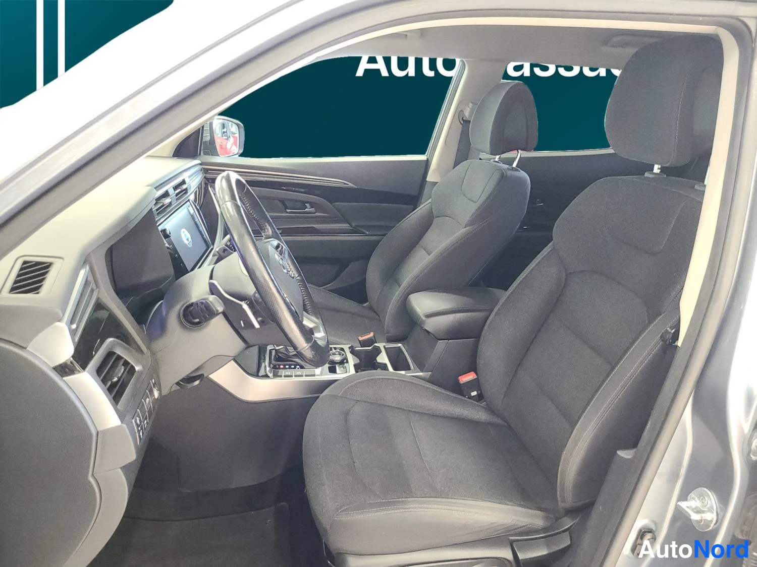 Harmaa SsangYong Korando 2020, kuva 10