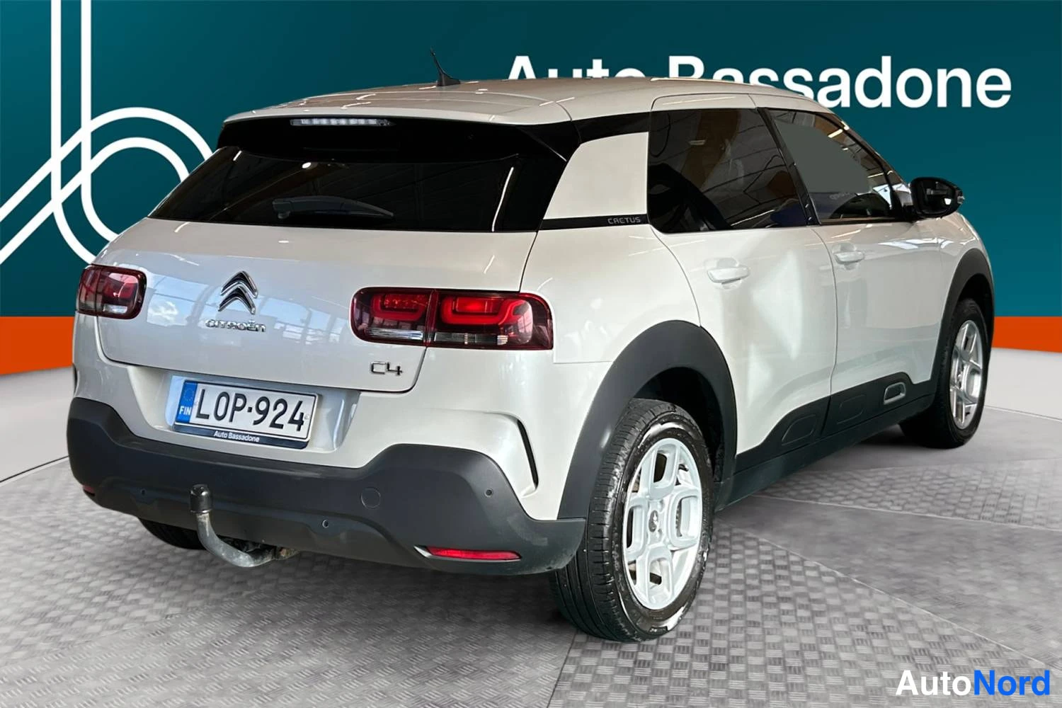 Valkoinen Citroen C4 cactus 2018, takaviisto, kuva 7