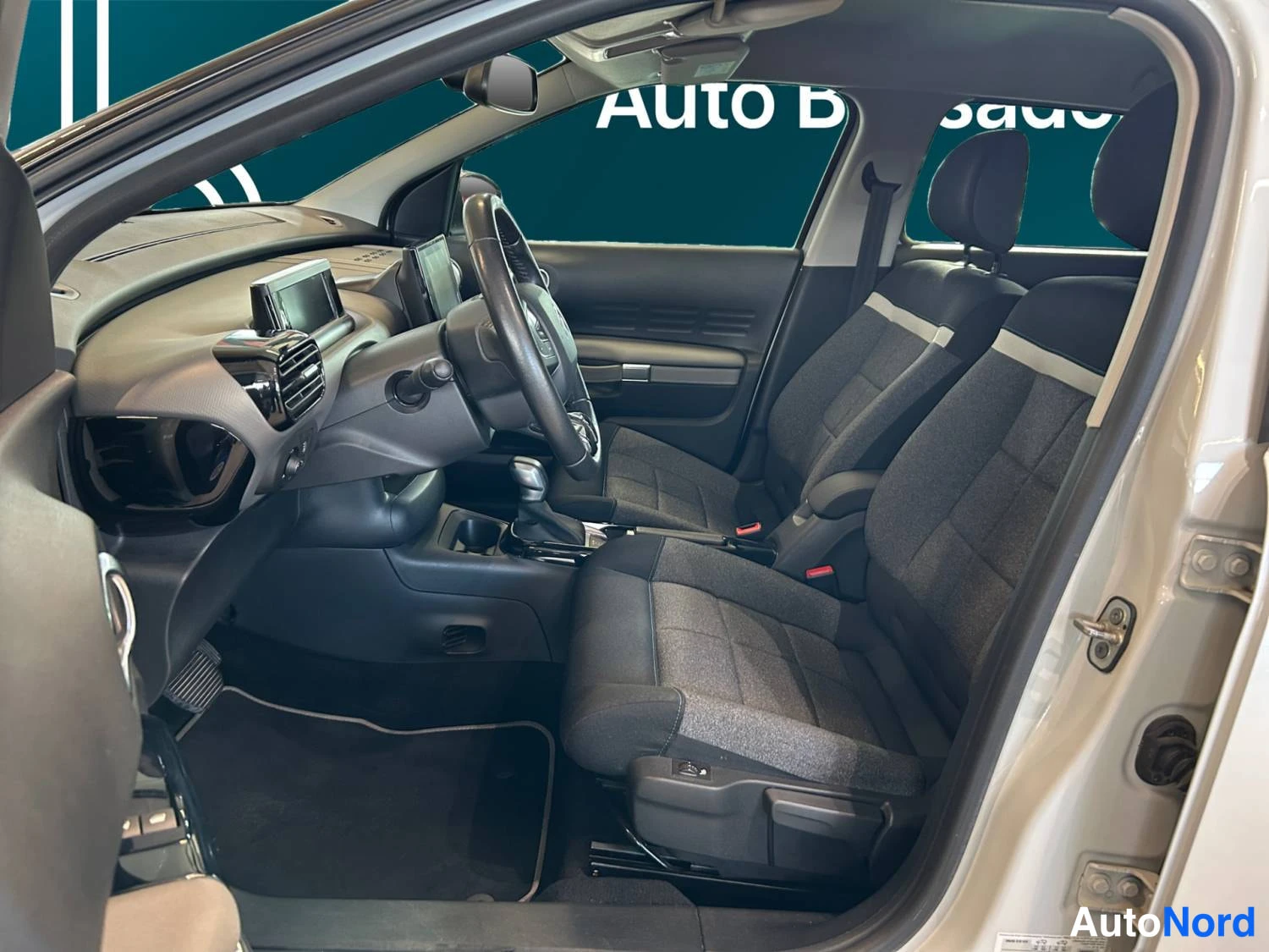 Valkoinen Citroen C4 cactus 2018, kuva 10