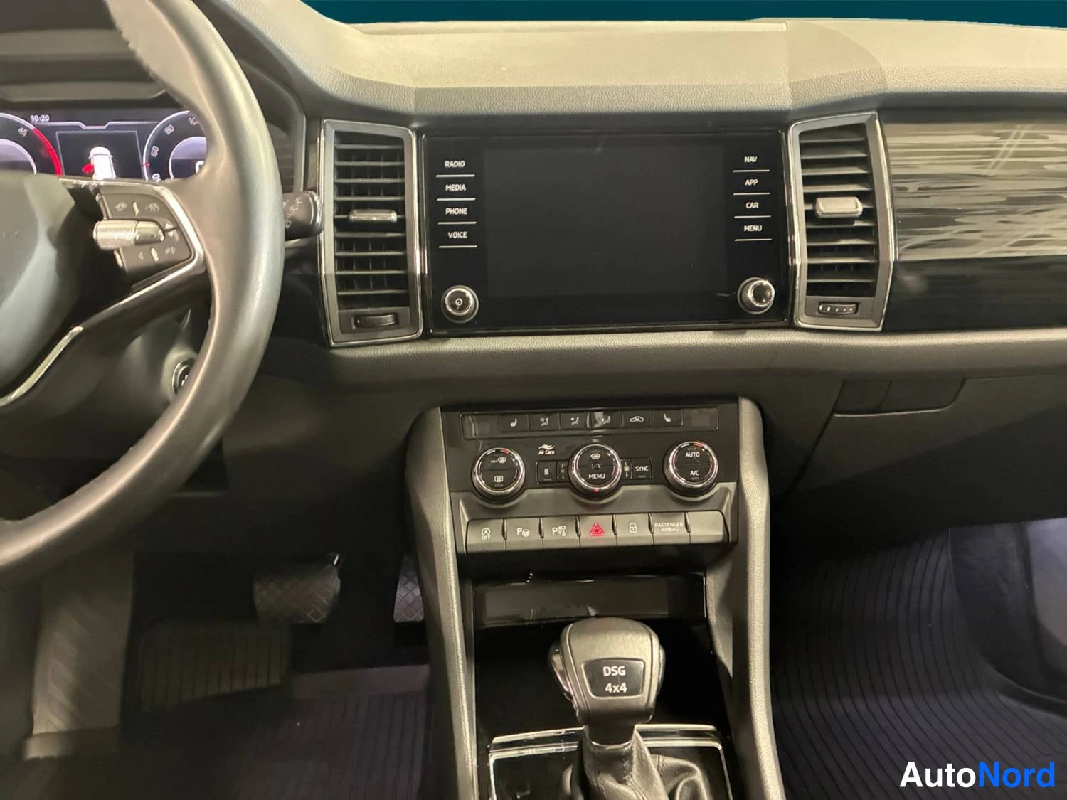 Harmaa Skoda Kodiaq 2020, kuva 14
