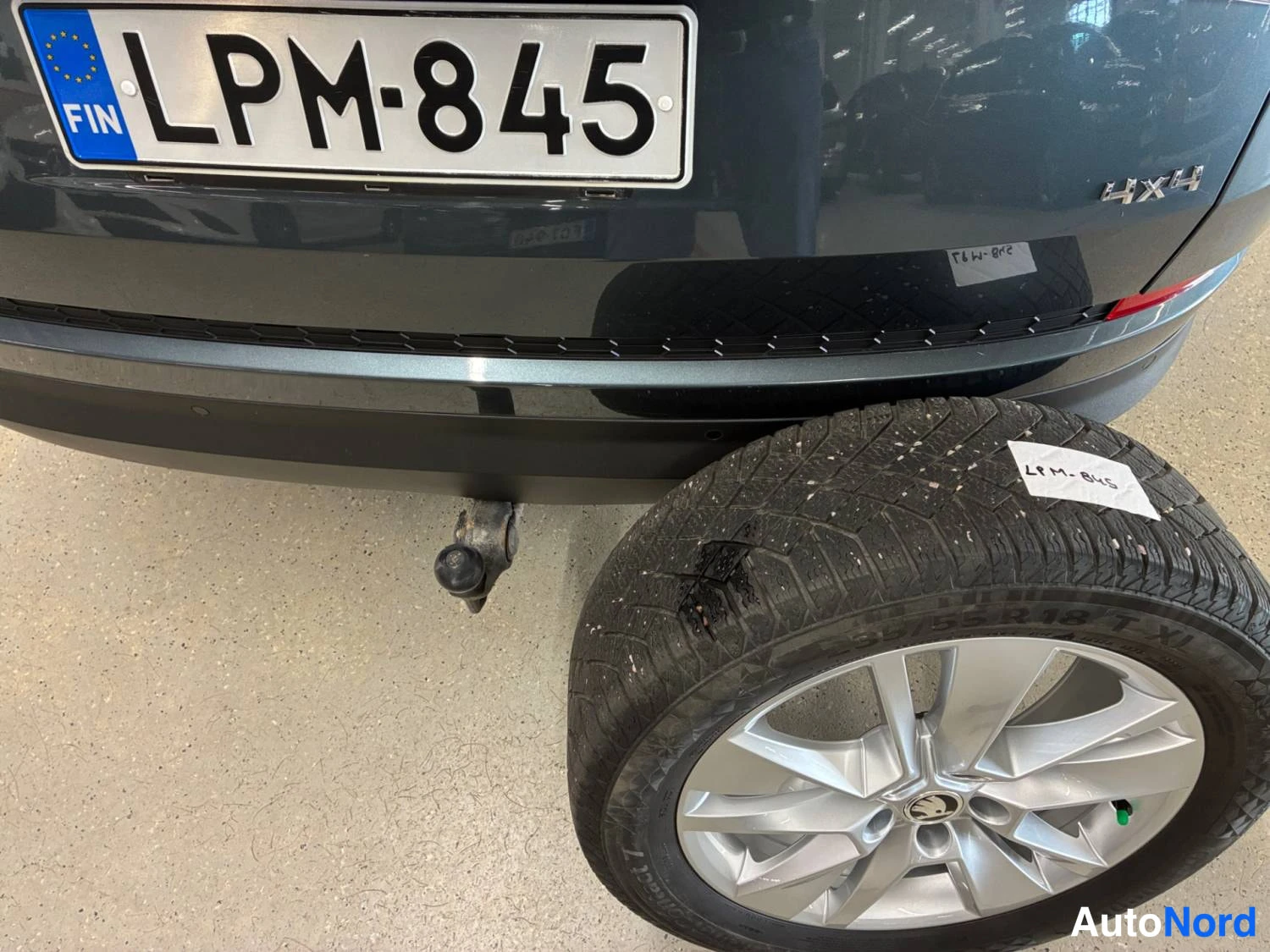 Harmaa Skoda Kodiaq 2020, takaa, kuva 10
