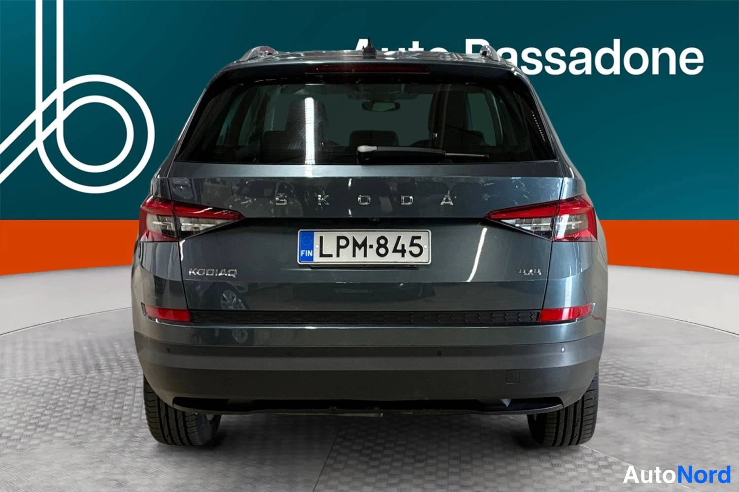Harmaa Skoda Kodiaq 2020, takaa, kuva 9