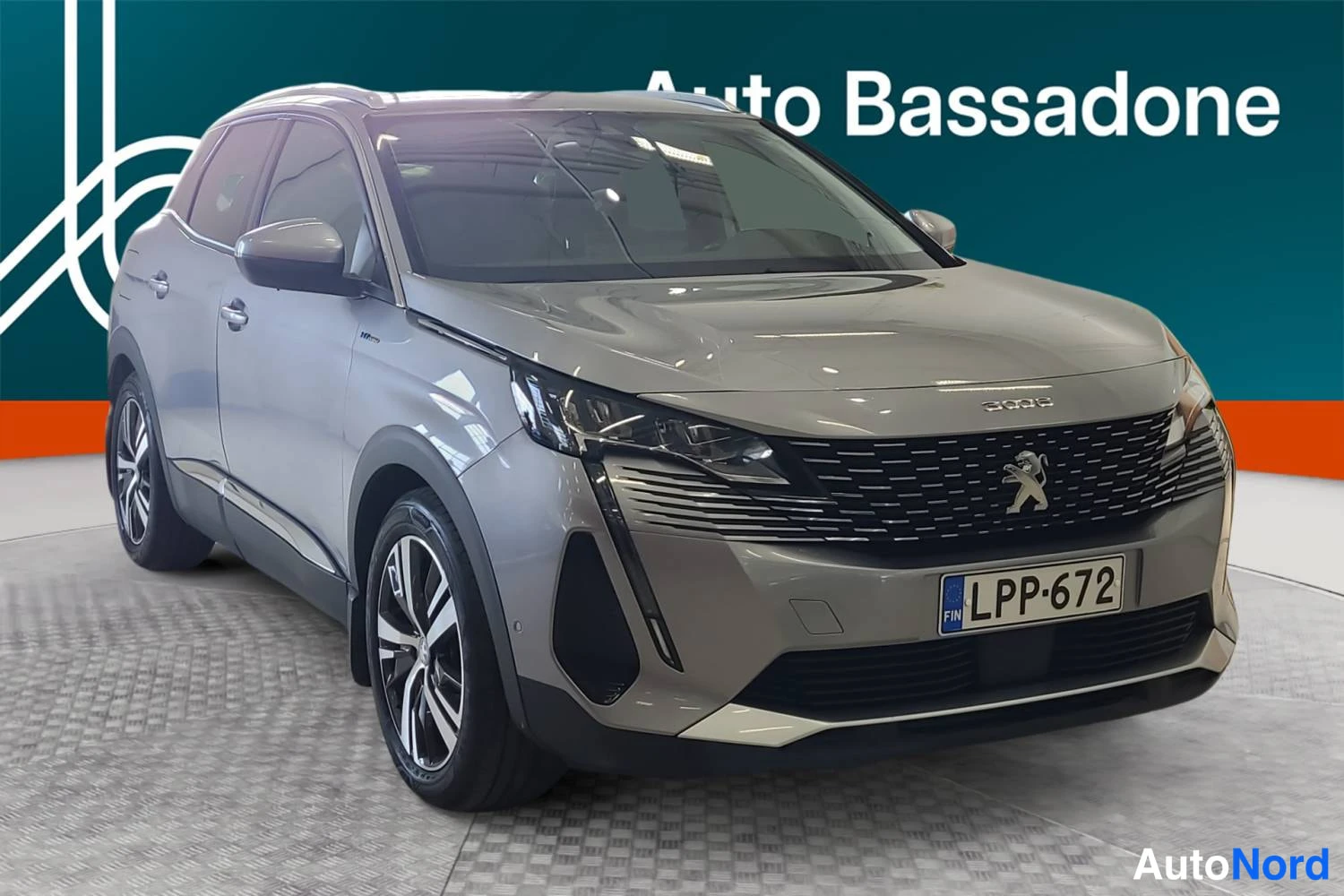 Harmaa Peugeot 3008 2021, etuviisto, keula oikealle, kuva 3