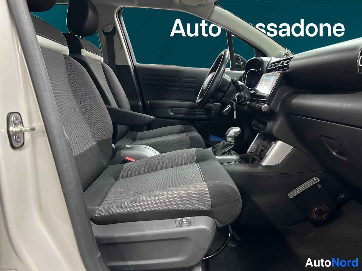 Valkoinen Citroen C3 aircross 2021, kuva 14