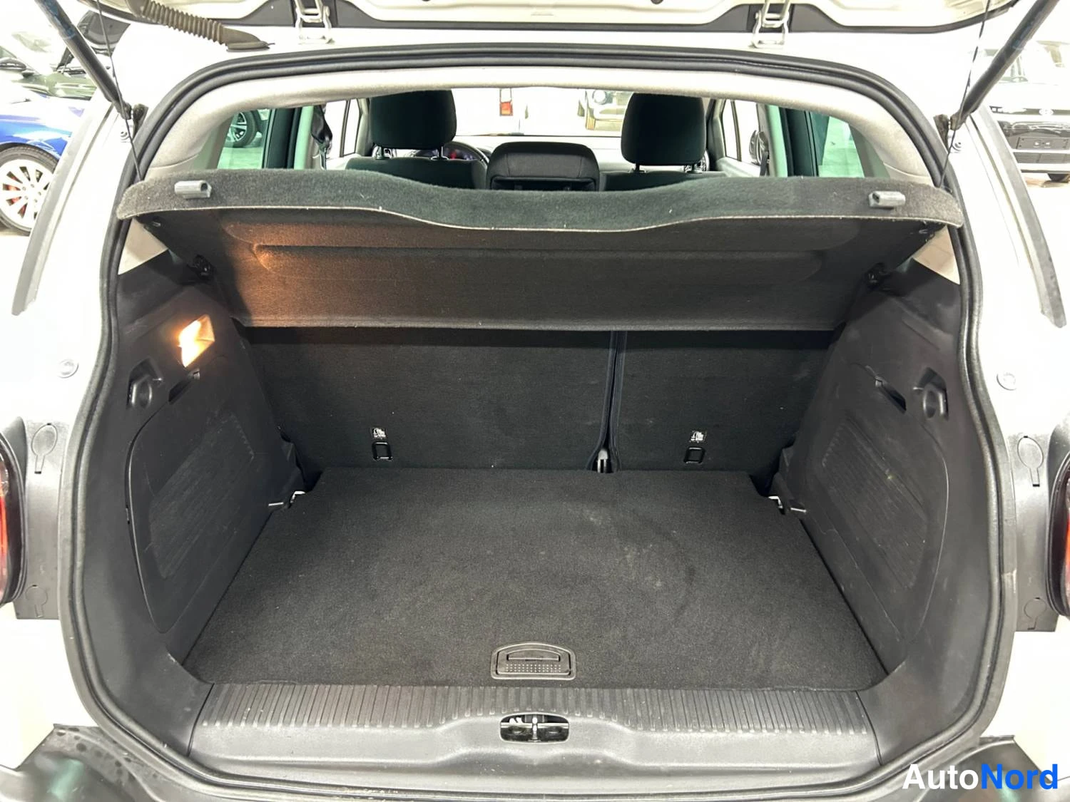 Valkoinen Citroen C3 aircross 2021, kuva 18