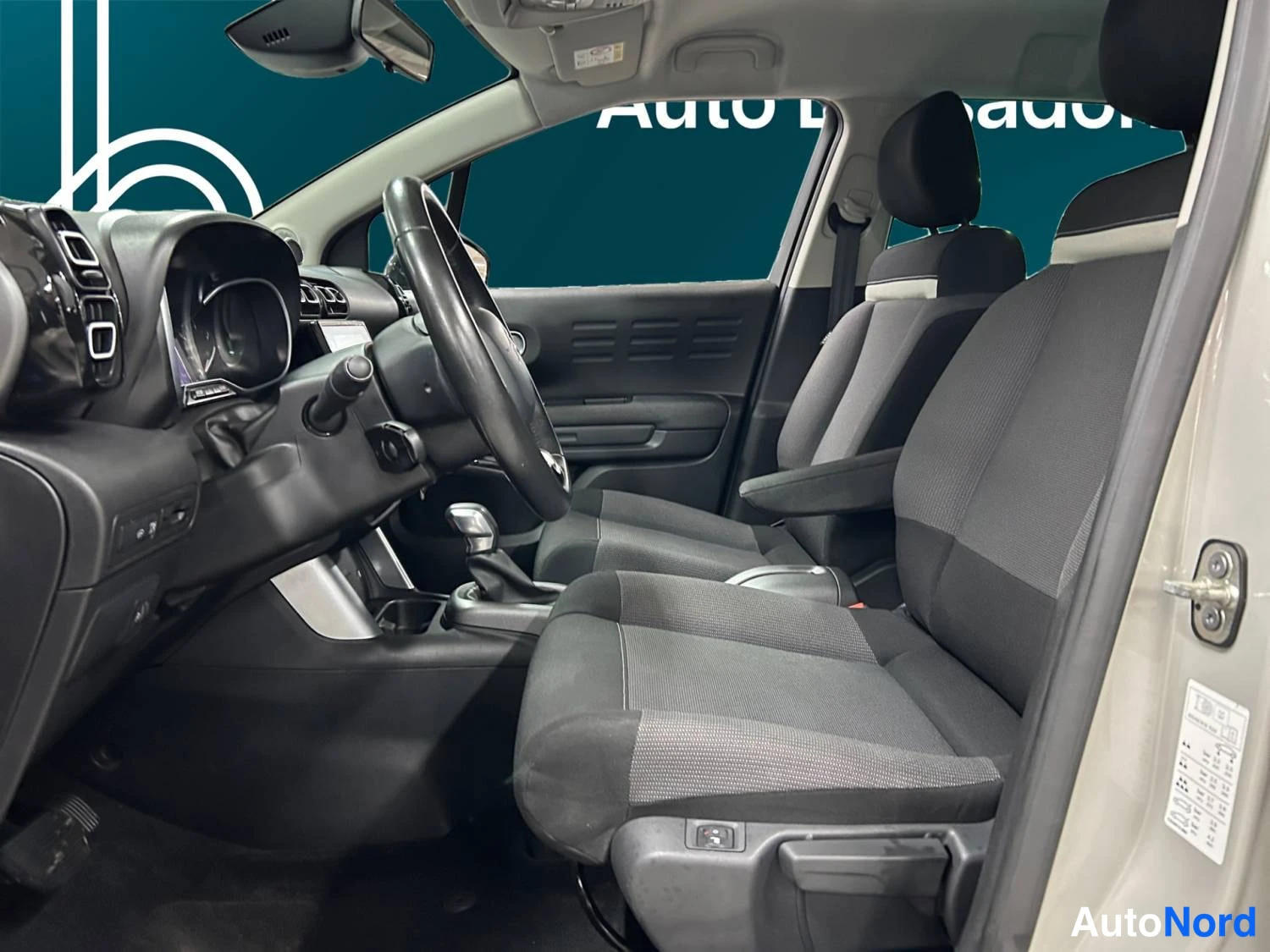 Valkoinen Citroen C3 aircross 2021, kuva 21