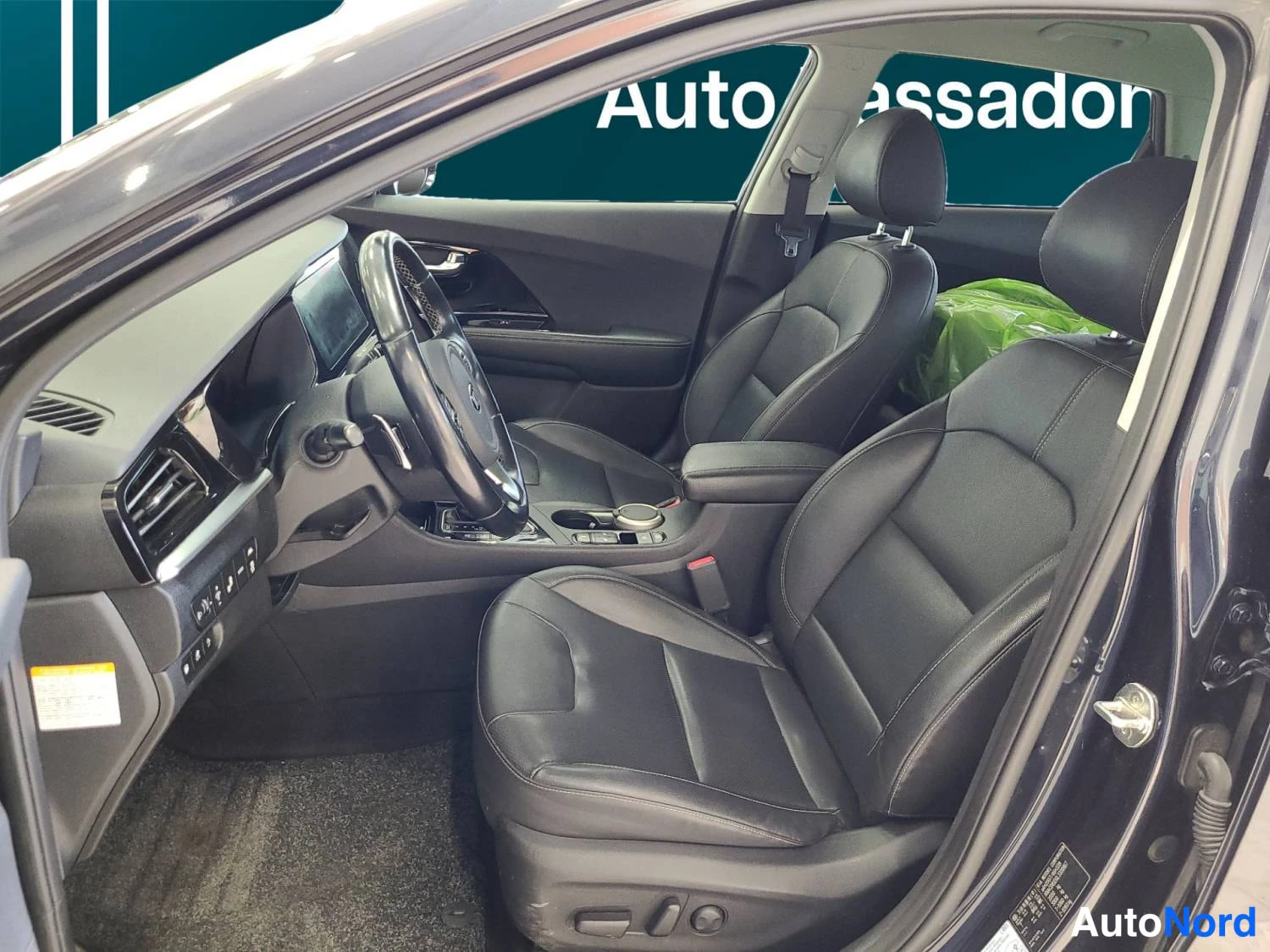 Musta Kia Niro 2020, kuva 9