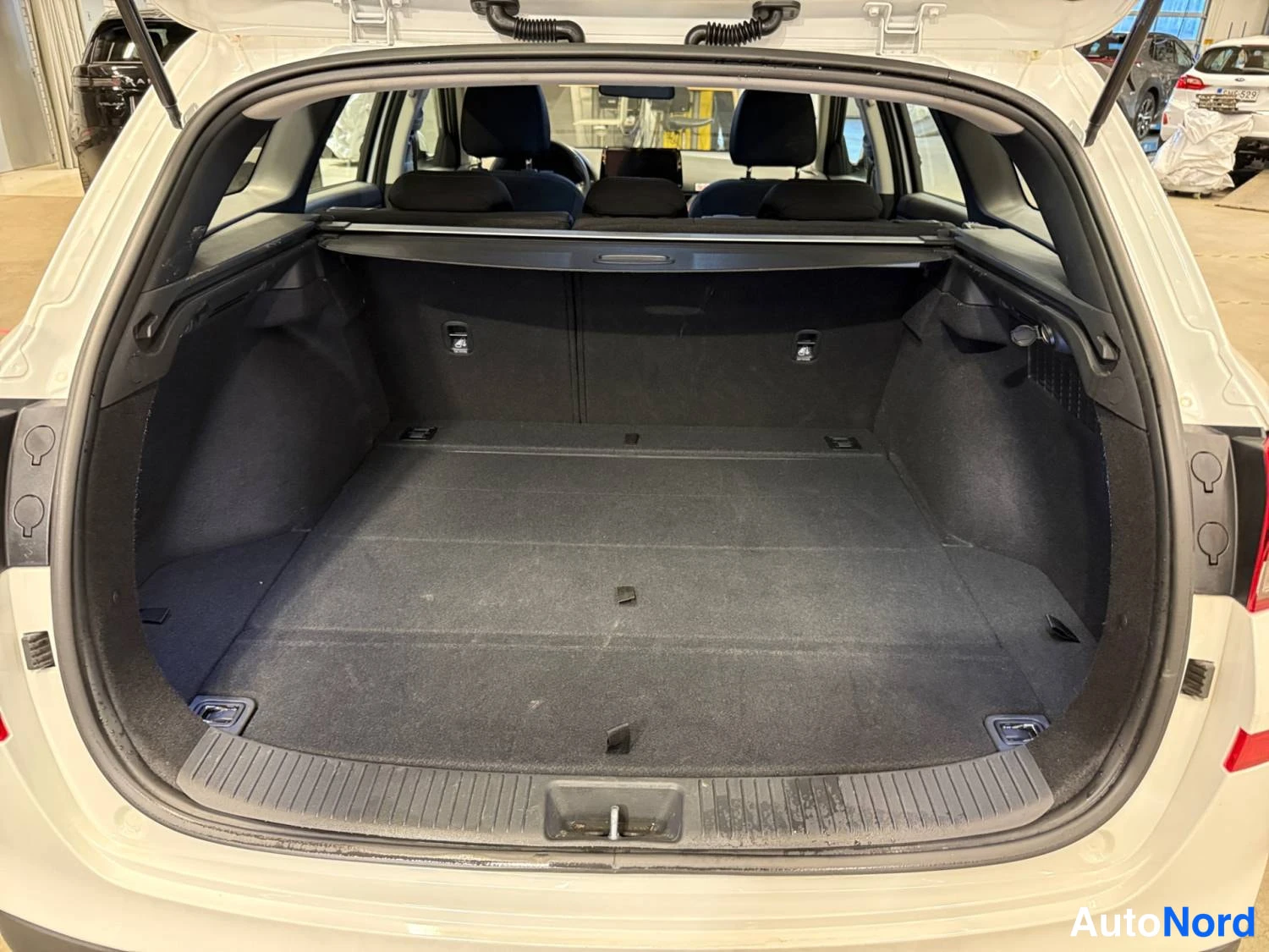 Valkoinen Hyundai I30 2025, kuva 17