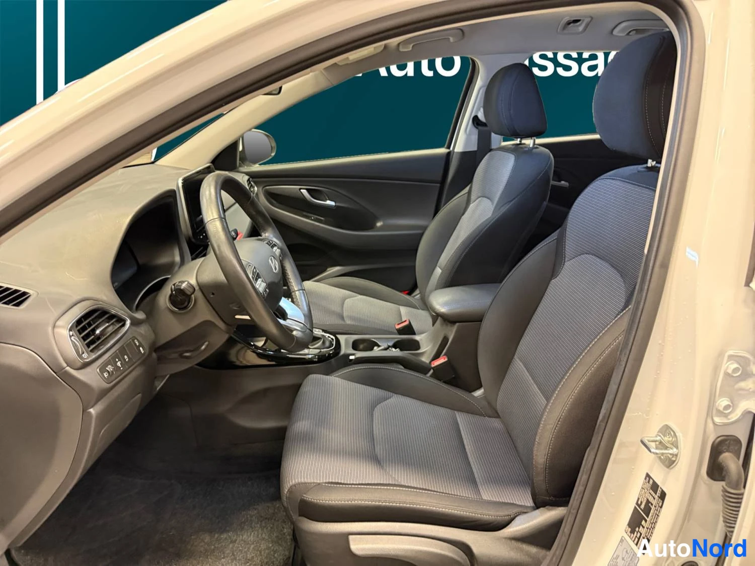 Valkoinen Hyundai I30 2025, kuva 10