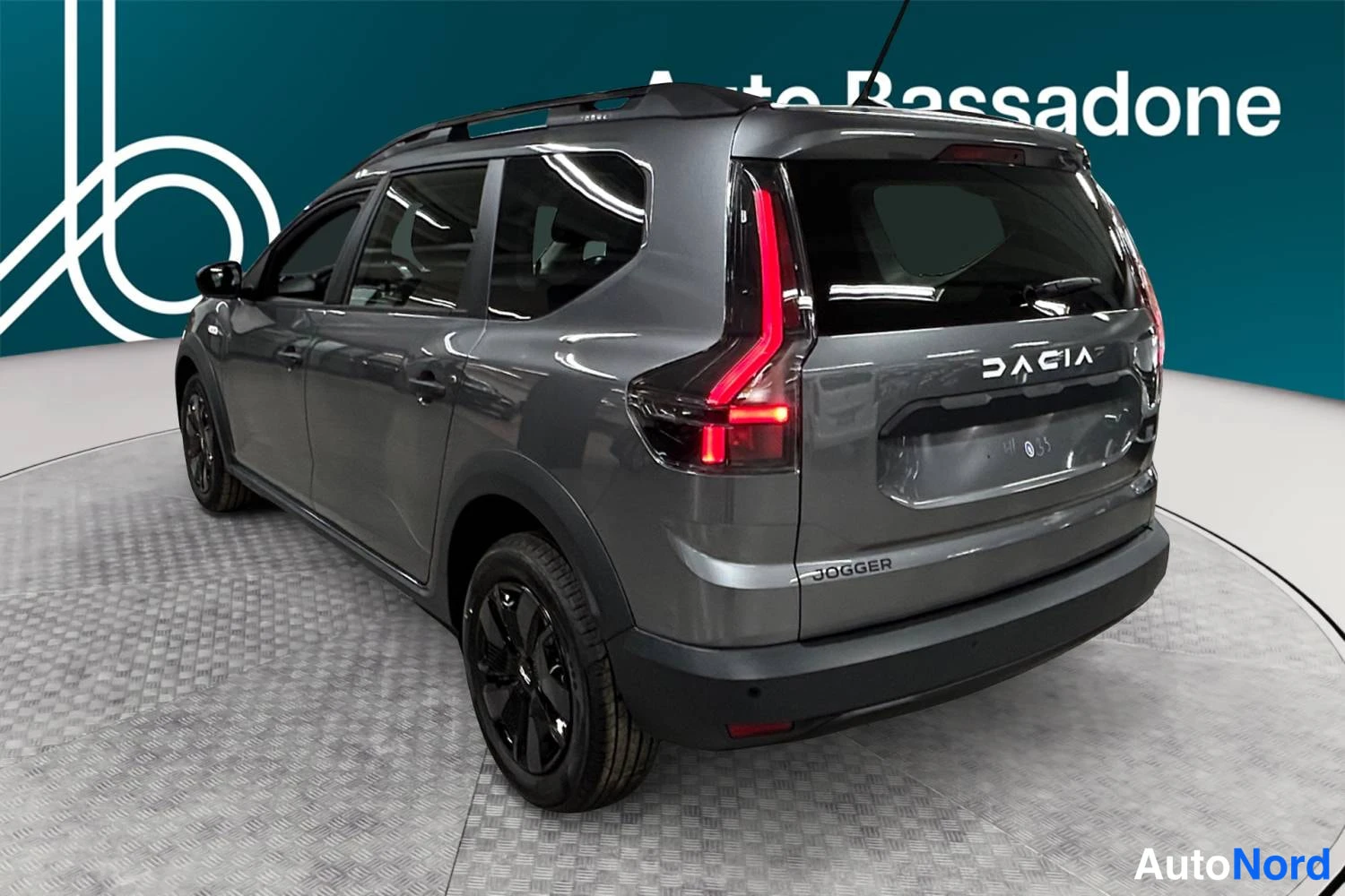 Harmaa Dacia Jogger 2026, takaviisto, kuva 6
