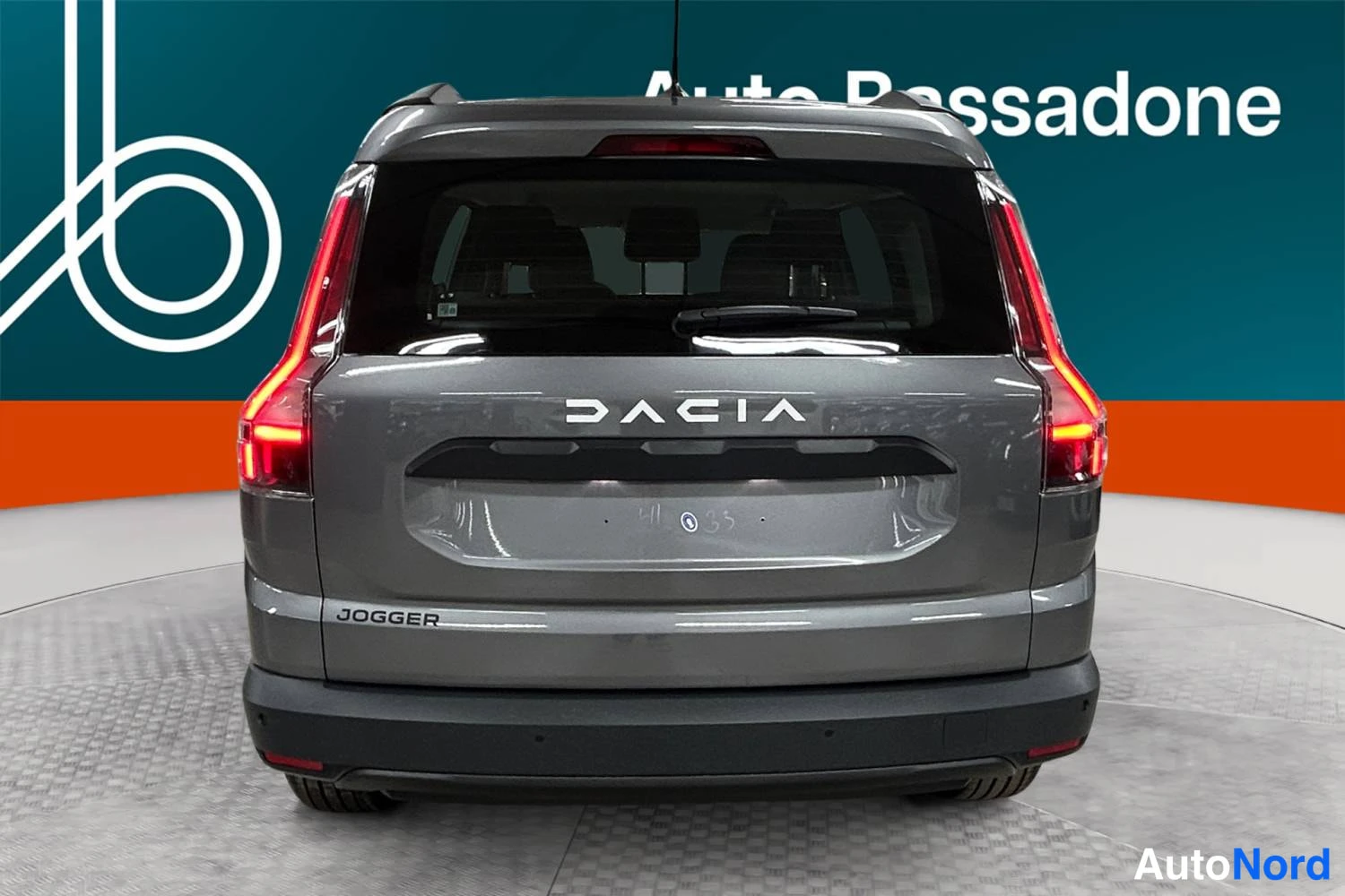 Harmaa Dacia Jogger 2026, takaa, kuva 8