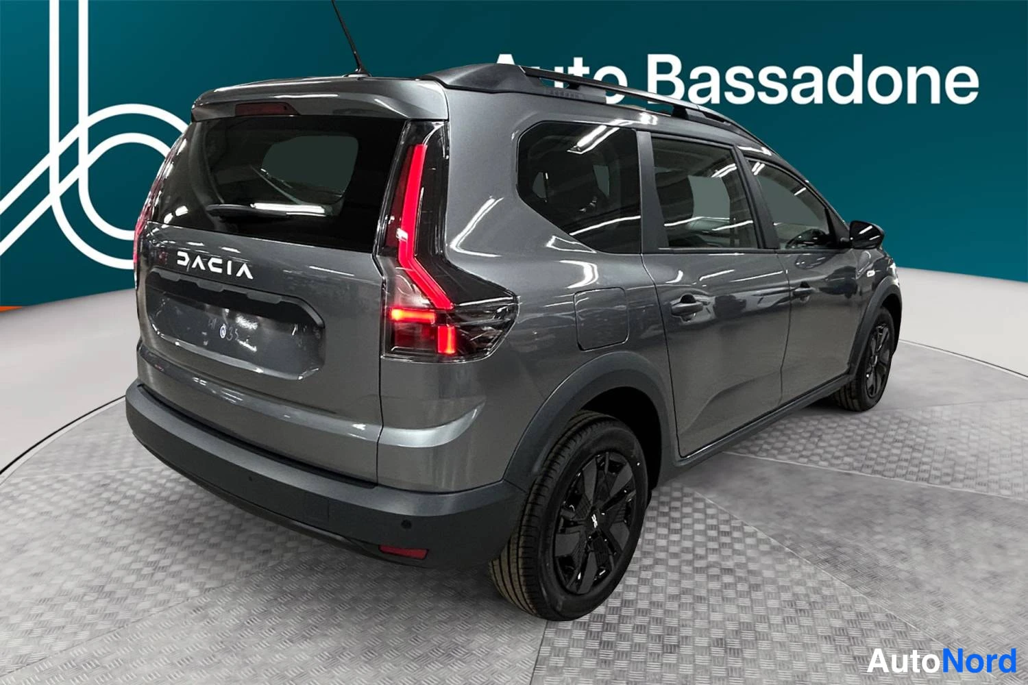 Harmaa Dacia Jogger 2026, takaviisto, kuva 7