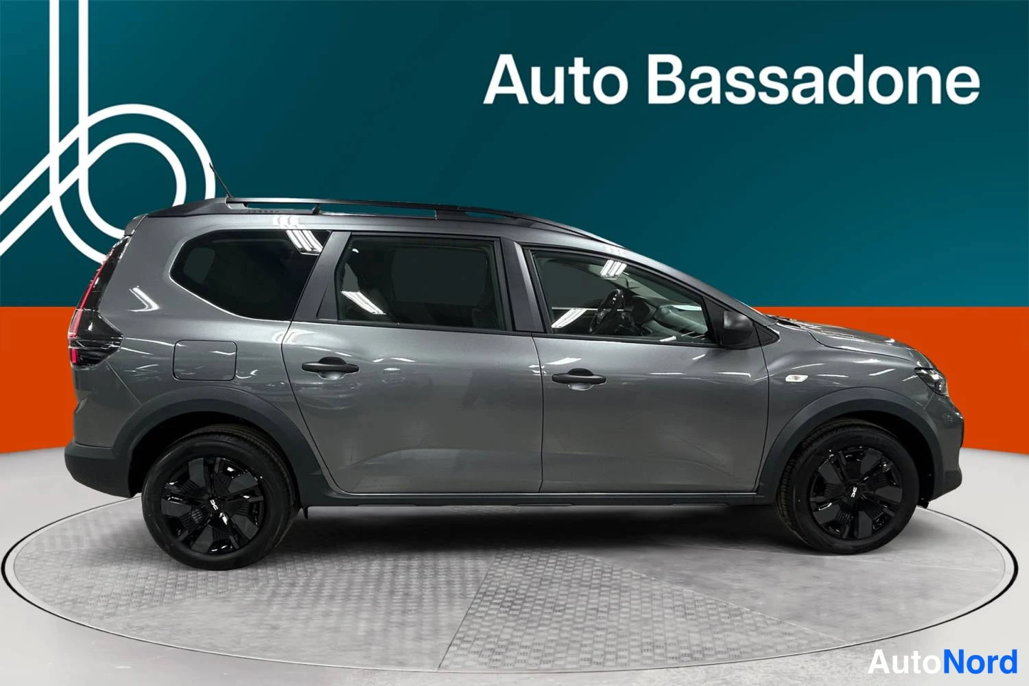 Harmaa Dacia Jogger 2026, sivulta, kuva 5