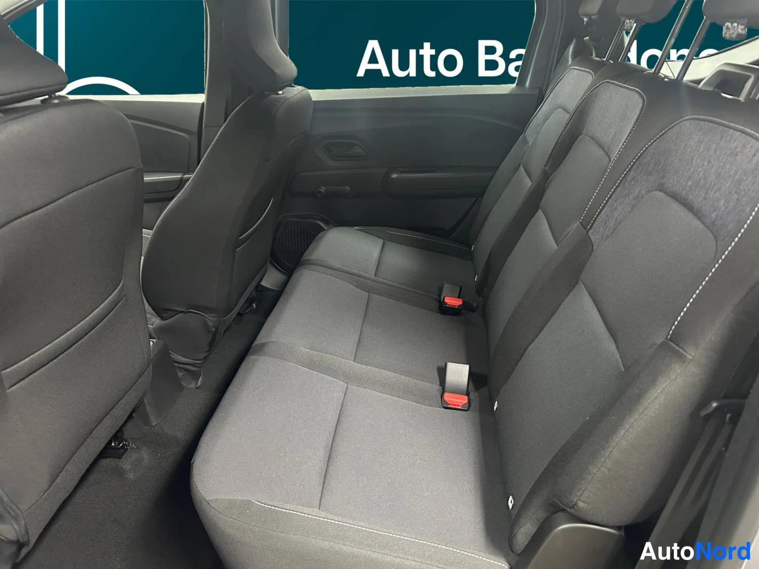 Harmaa Dacia Jogger 2026, kuva 10