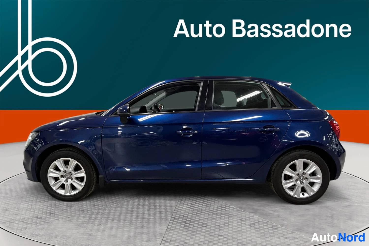Sininen Audi A1 2013, sivulta, kuva 4