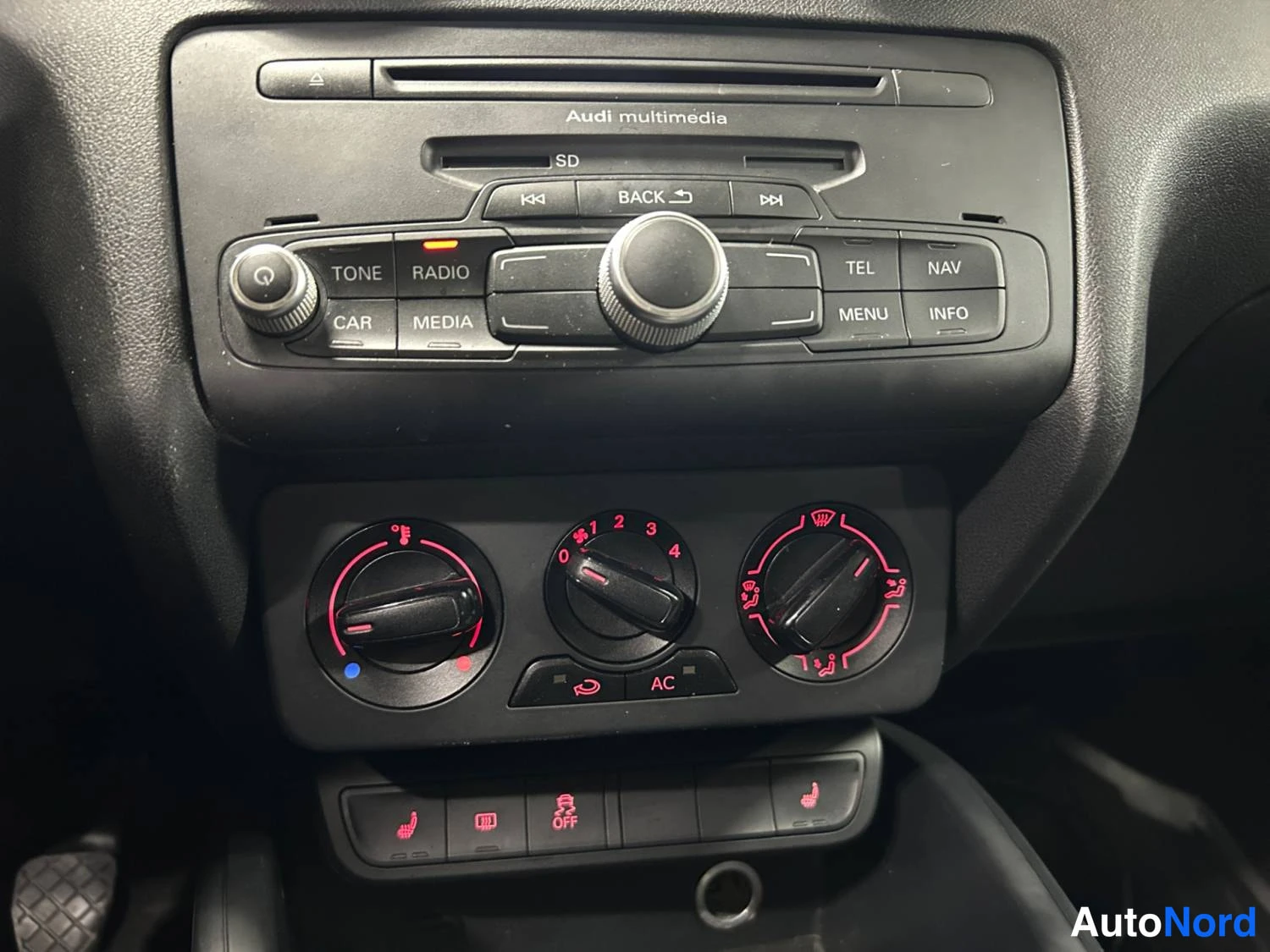 Sininen Audi A1 2013, kuva 19