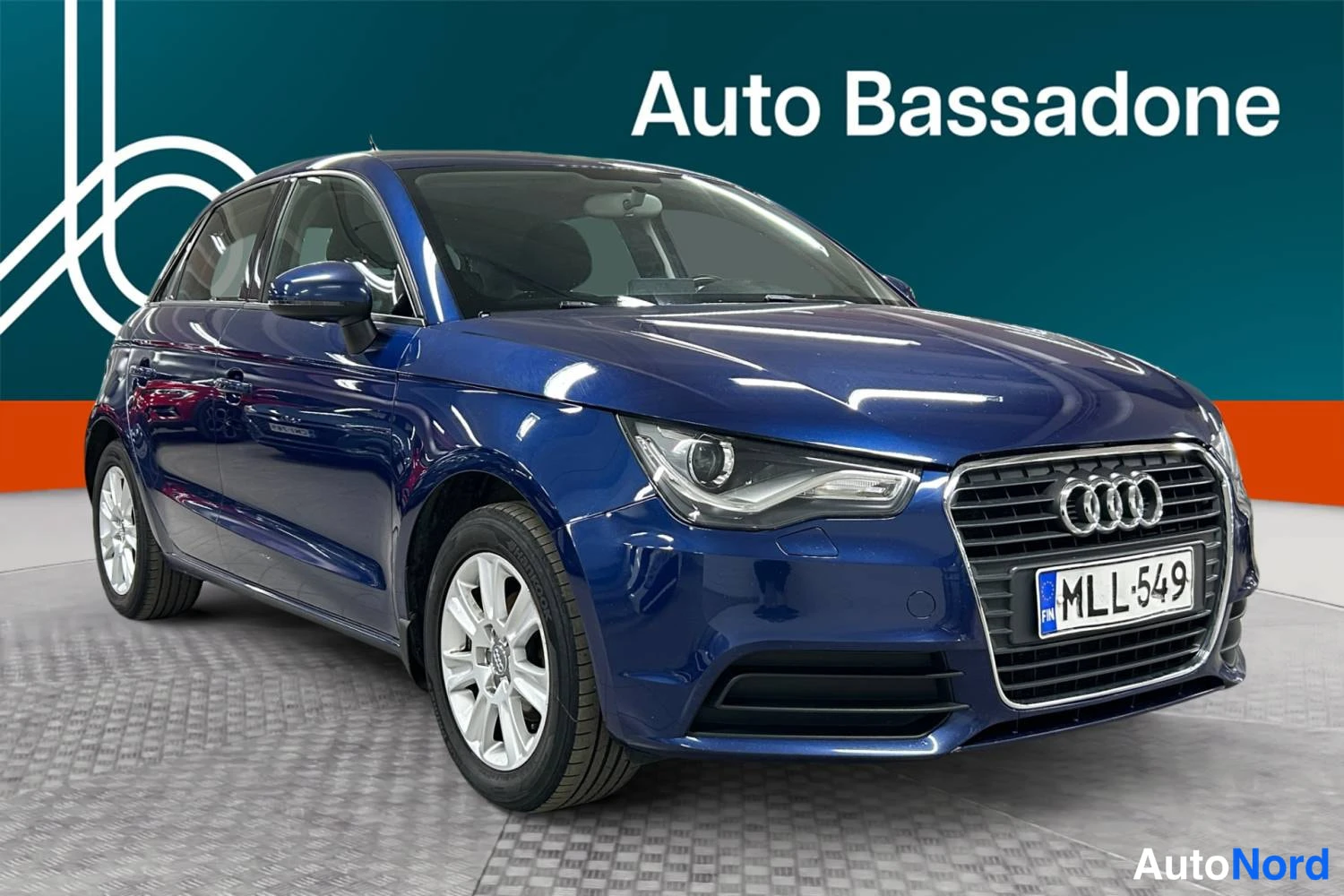 Sininen Audi A1 2013, etuviisto, keula oikealle, kuva 2