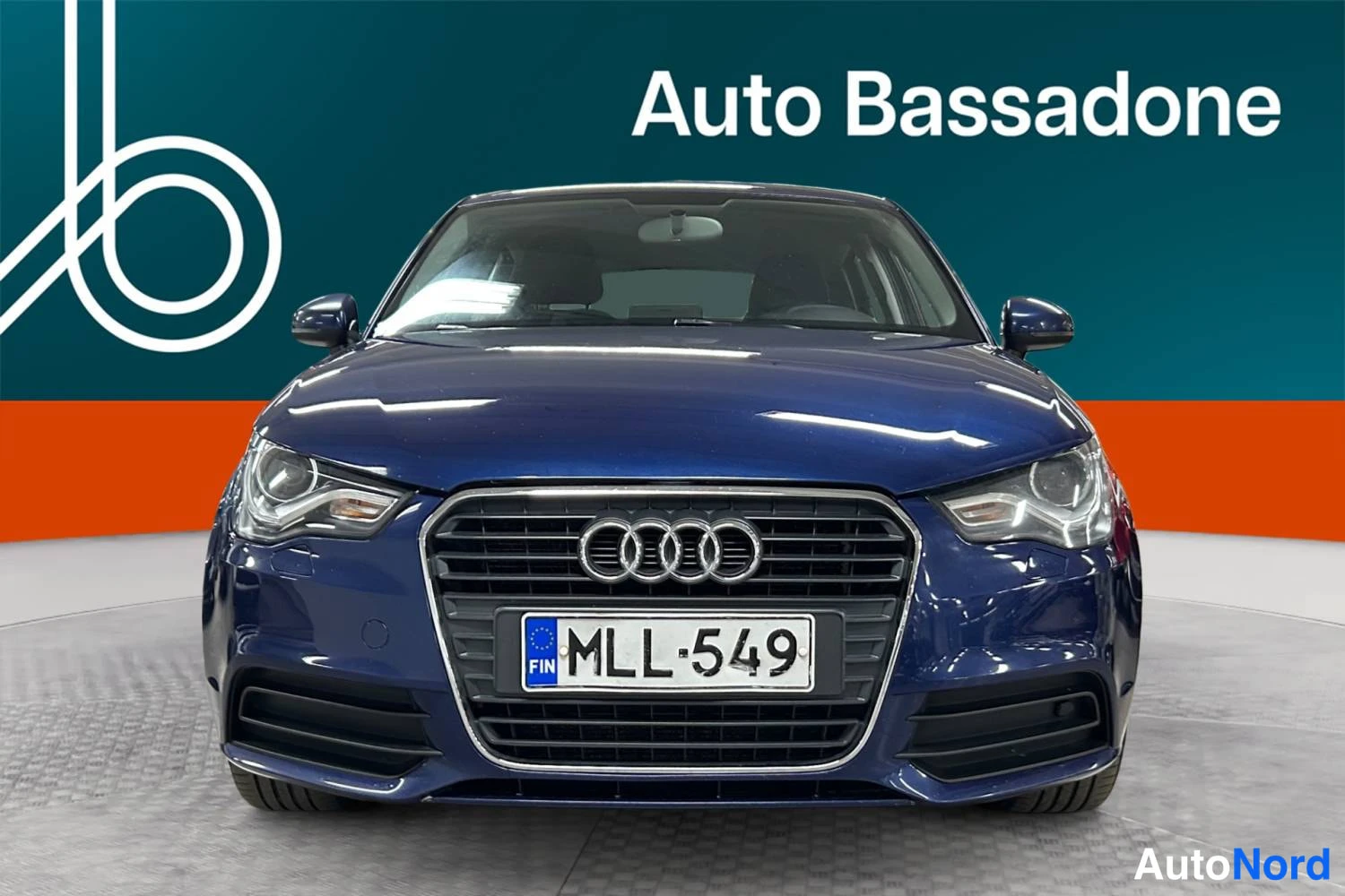 Sininen Audi A1 2013, edestä, kuva 3
