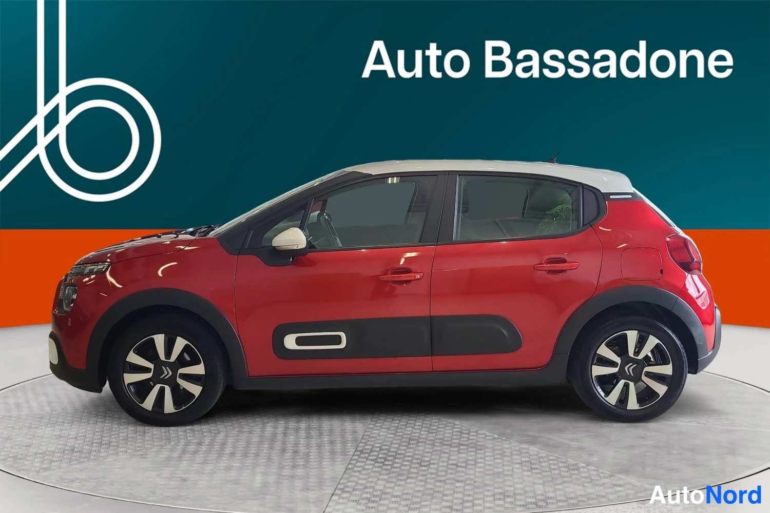 Punainen Citroen C3 2021, sivulta, kuva 5