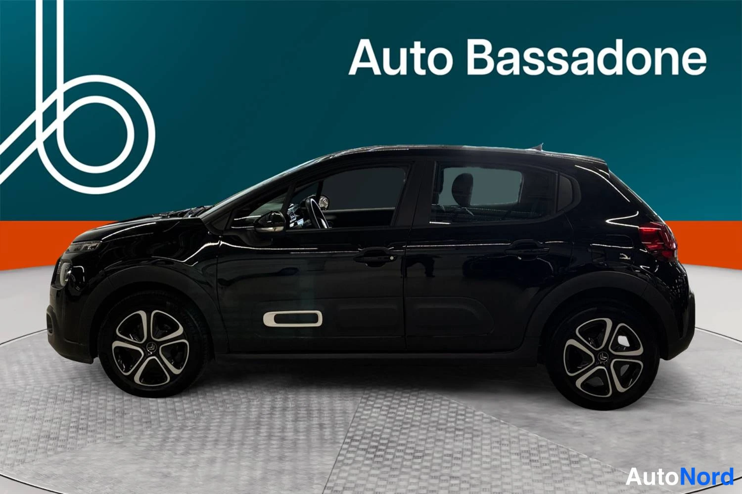 Musta Citroen C3 2023, sivulta, kuva 4