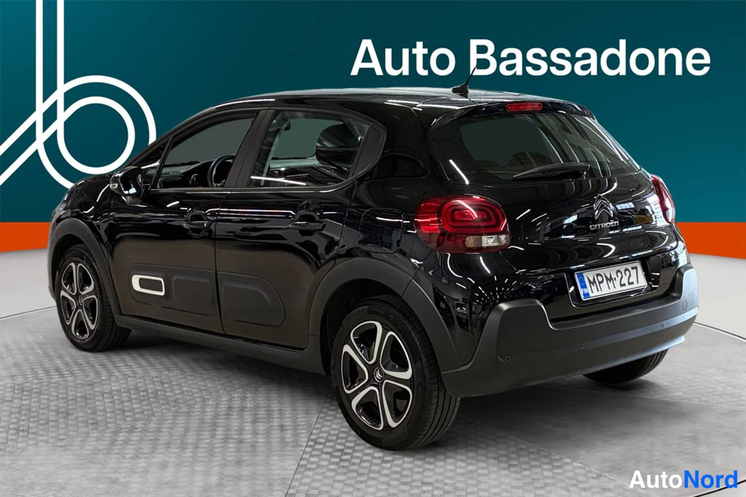 Musta Citroen C3 2023, takaviisto, kuva 7