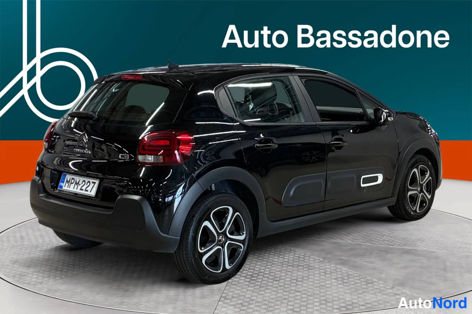 Musta Citroen C3 2023, takaviisto, kuva 6