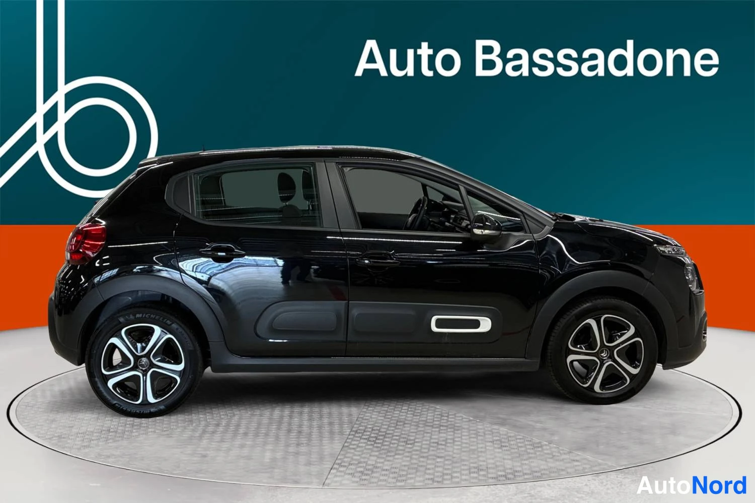 Musta Citroen C3 2023, sivulta, kuva 5