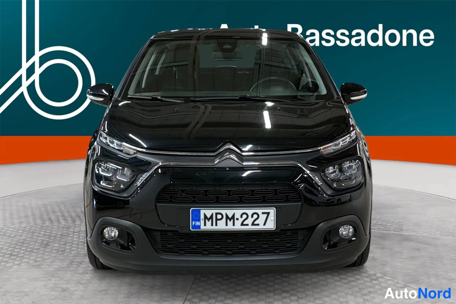 Musta Citroen C3 2023, edestä, kuva 3