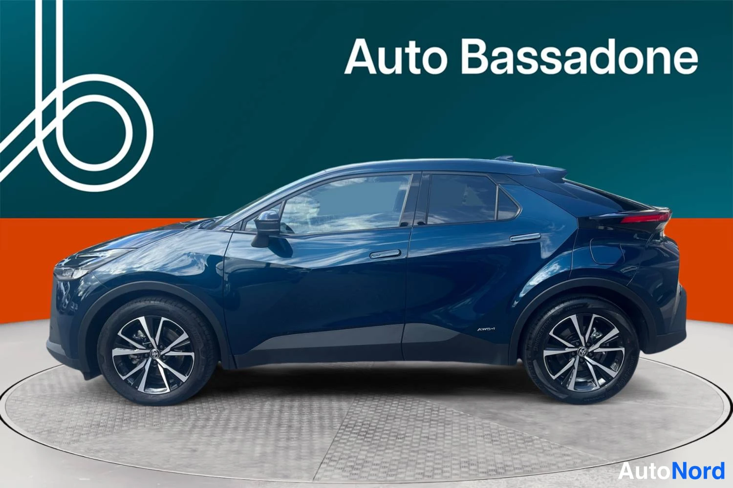 Sininen Toyota C-hr 2024, sivulta, kuva 4