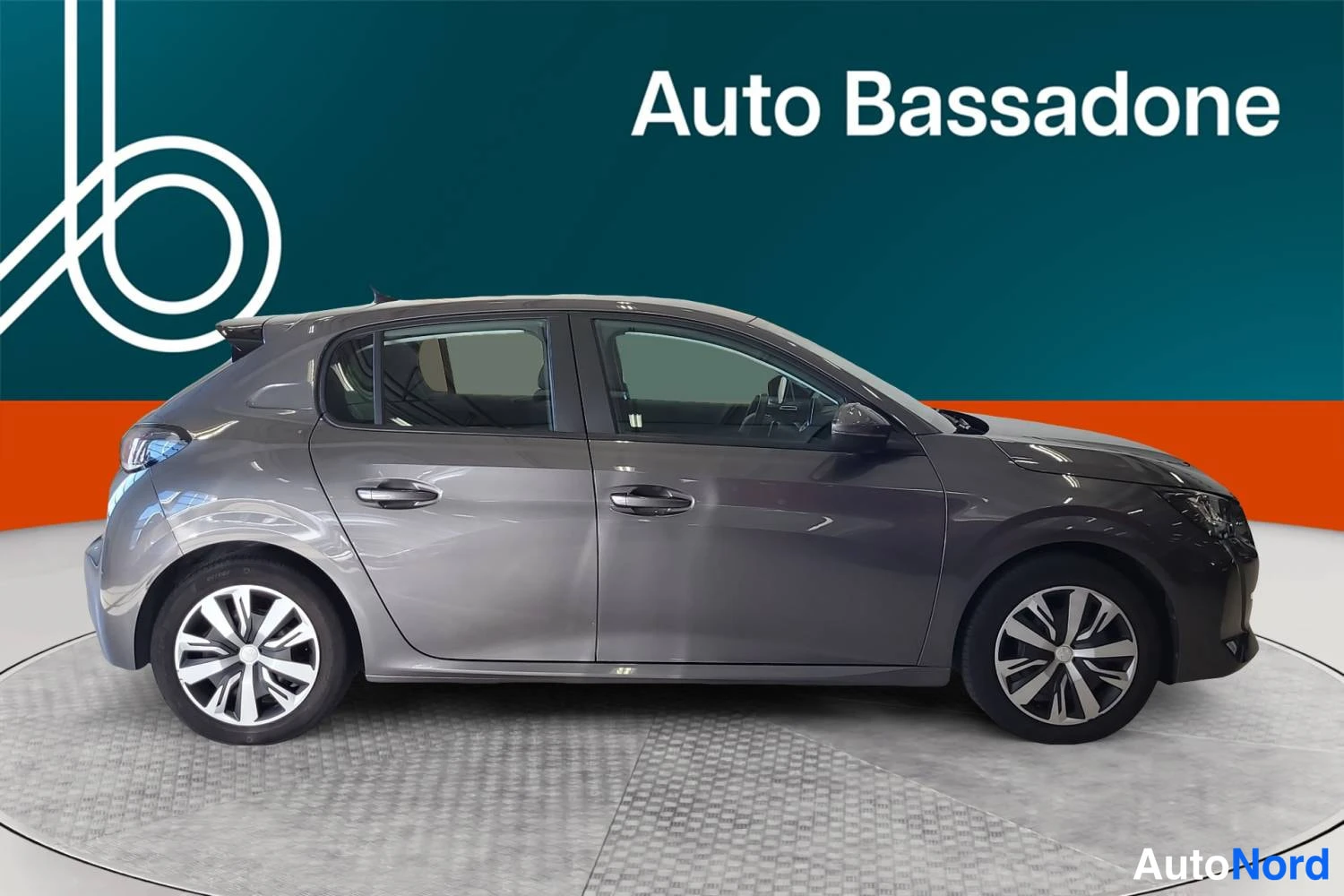 Harmaa Peugeot 208 2021, sivulta, kuva 5