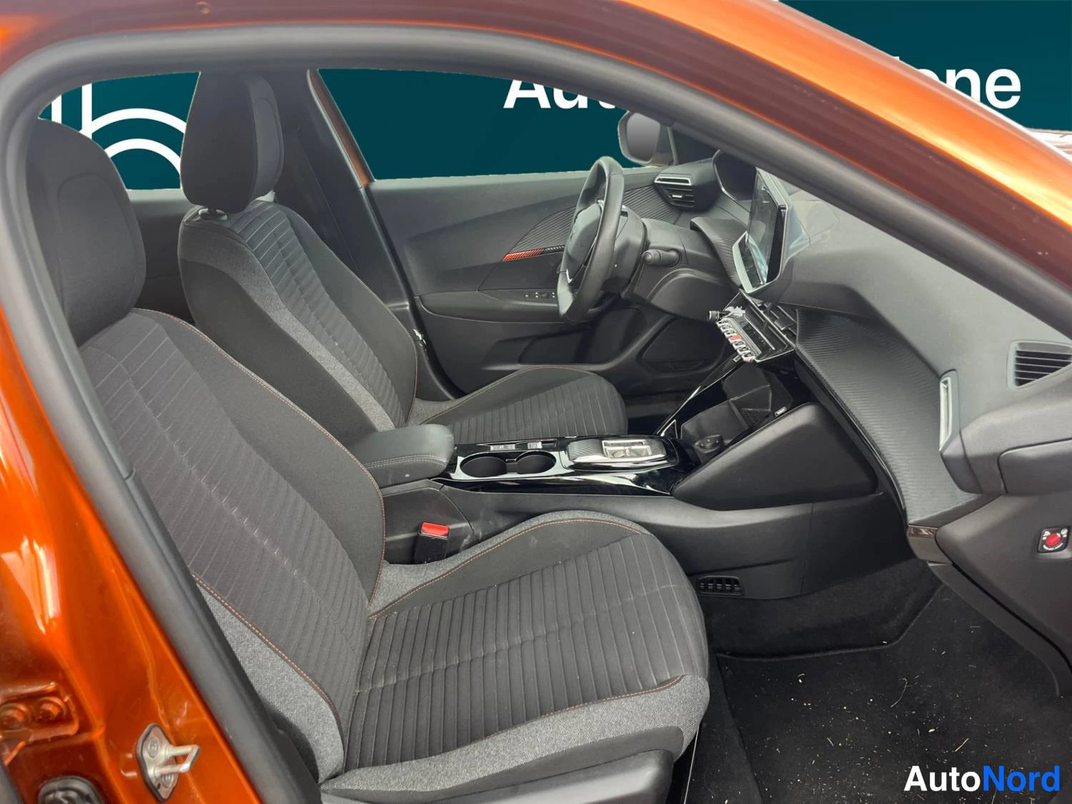 Oranssi Peugeot E-2008 2023, kuva 15