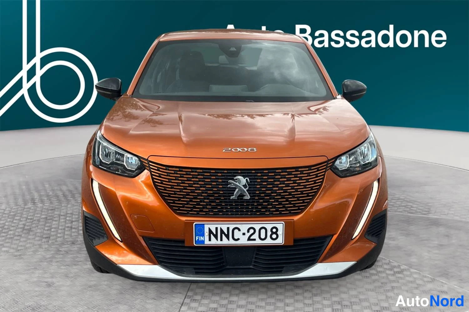 Oranssi Peugeot E-2008 2023, edestä, kuva 8