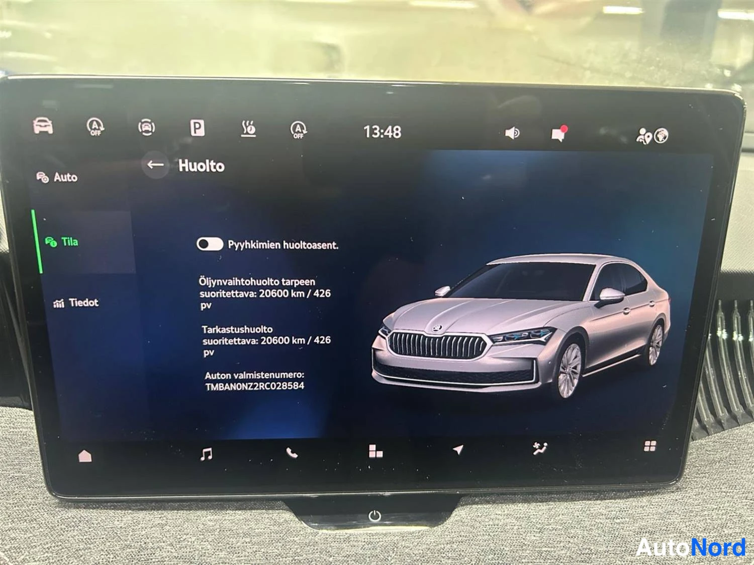 Valkoinen Skoda Superb 2025, kuva 15