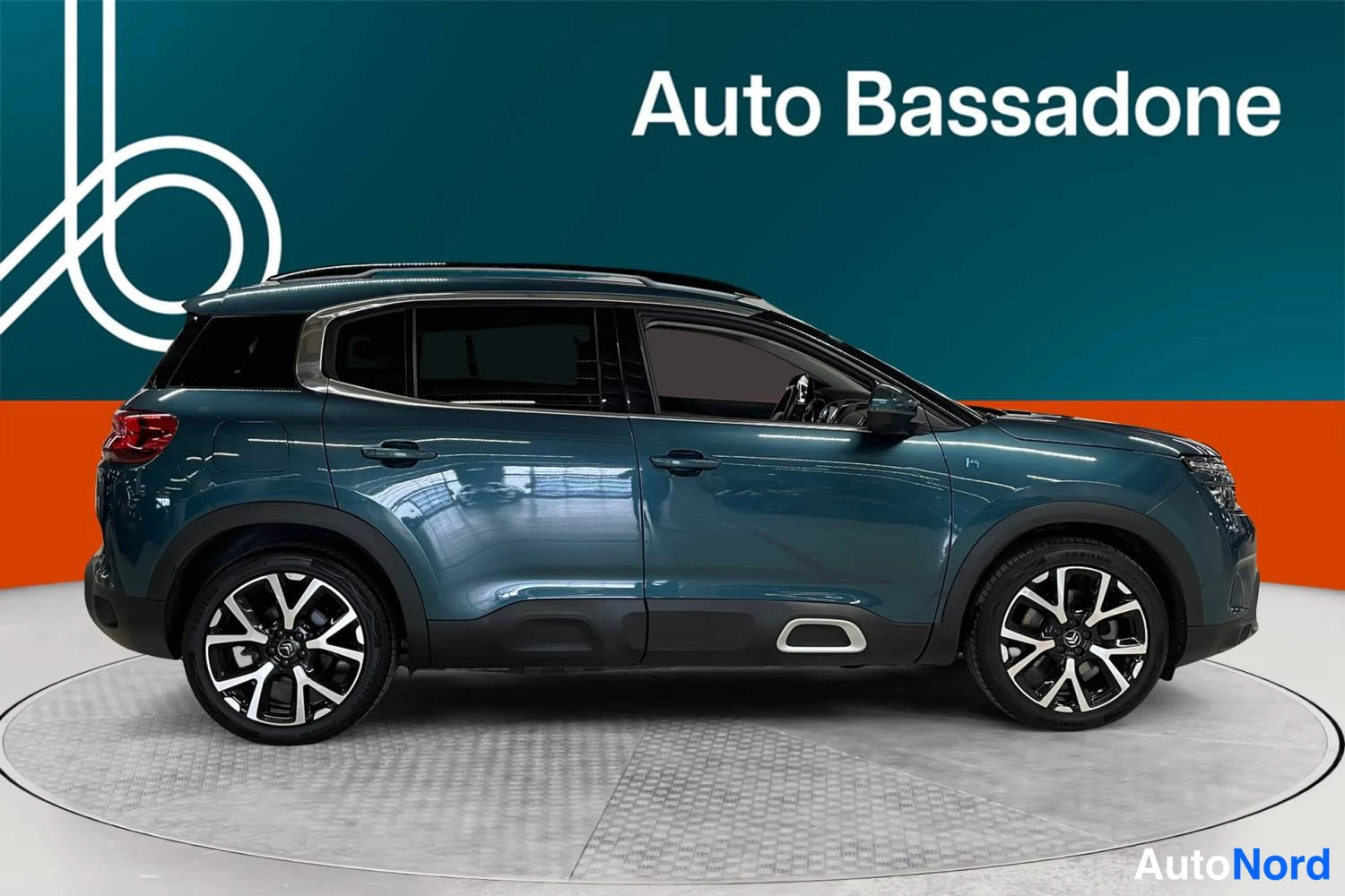 Sininen Citroen C5 aircross 2021, sivulta, kuva 5