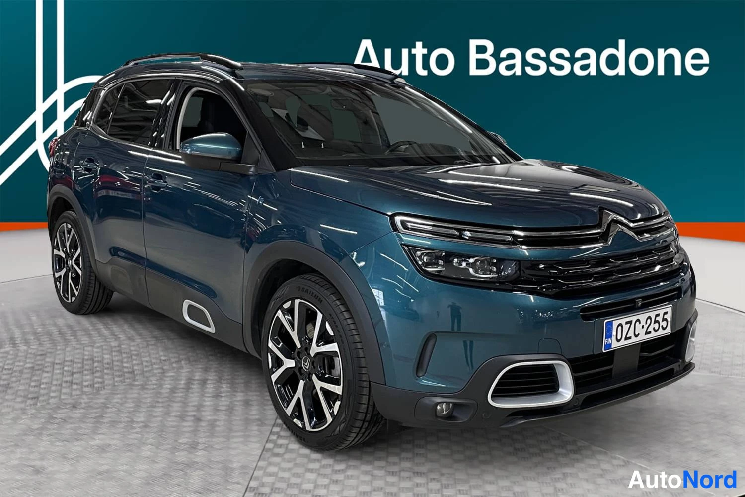 Sininen Citroen C5 aircross 2021, etuviisto, keula oikealle, kuva 2