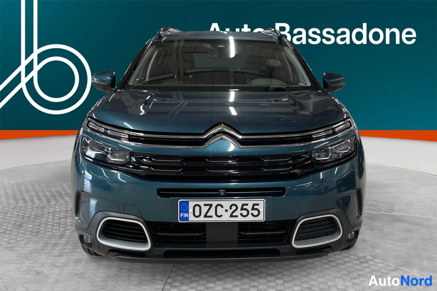 Sininen Citroen C5 aircross 2021, edestä, kuva 3