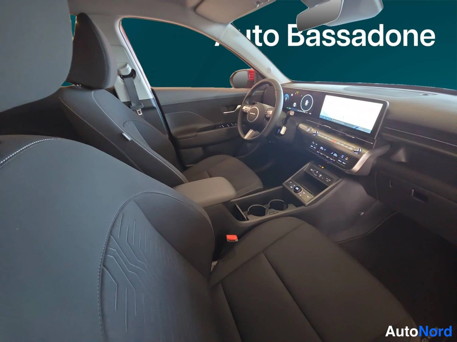 Punainen Hyundai Kona electric 2027, kuva 15