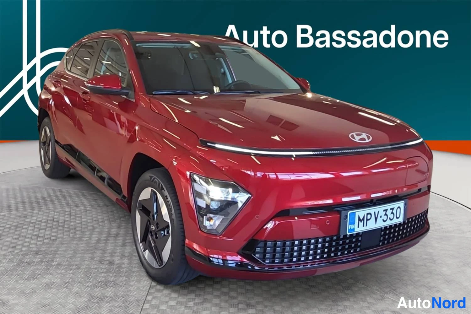 Punainen Hyundai Kona electric 2027, etuviisto, keula oikealle, kuva 3