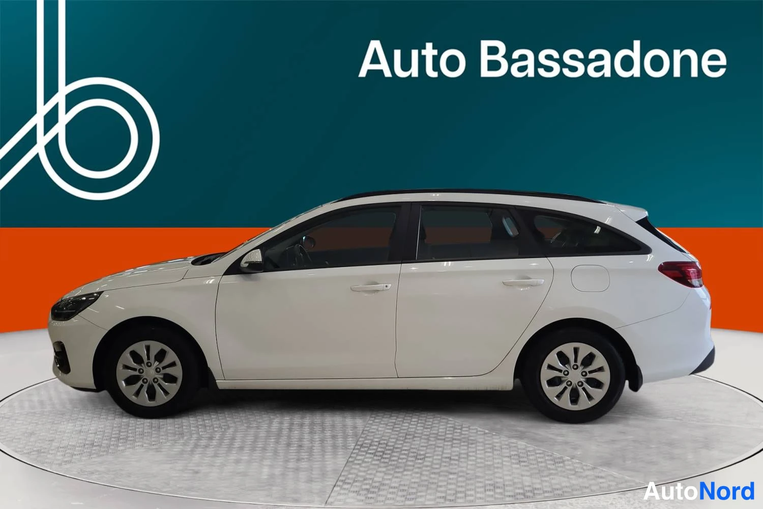Valkoinen Hyundai I30 2025, sivulta, kuva 5