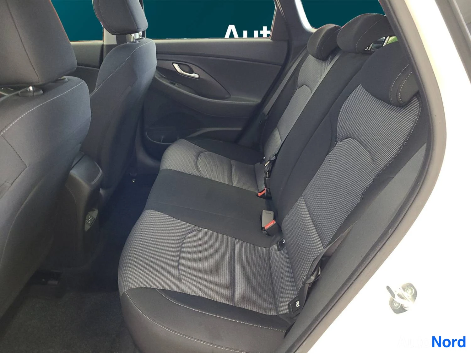 Valkoinen Hyundai I30 2025, kuva 23