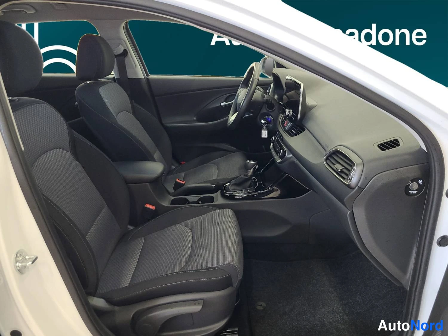 Valkoinen Hyundai I30 2025, kuva 14